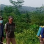 GOTONG ROYONG KEBERSIHAN JALAN DI KOTA DUKUH JADI SARANA MEMPERKUAT PERSATUAN DI MASYARAKAT